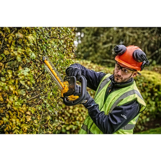 18V XR 55cm Hedge Trimmer – Bare Unit