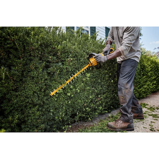 54V XR FLEXVOLT Hedge Trimmer – 31mm Blade Gap – 1 x 9.0Ah Battery