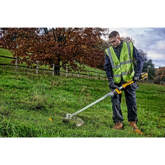 20V MAX* Brushless 14-Inch Cordless Folding String Trimmer
