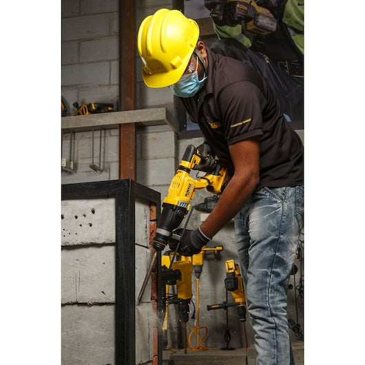 DCH263KN 18V/3.0J Straight Cordless Brushless Rotary hammer Only Body