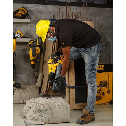 DCH263KN 18V/3.0J Straight Cordless Brushless Rotary hammer Only Body