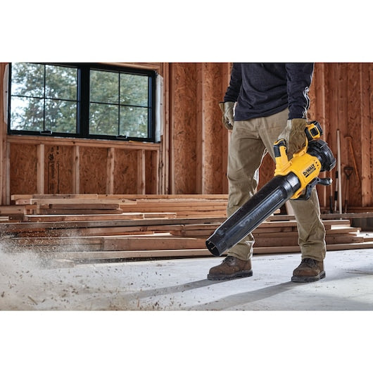 18V XR Brushless Blower – 1 x 5.0Ah Battery
