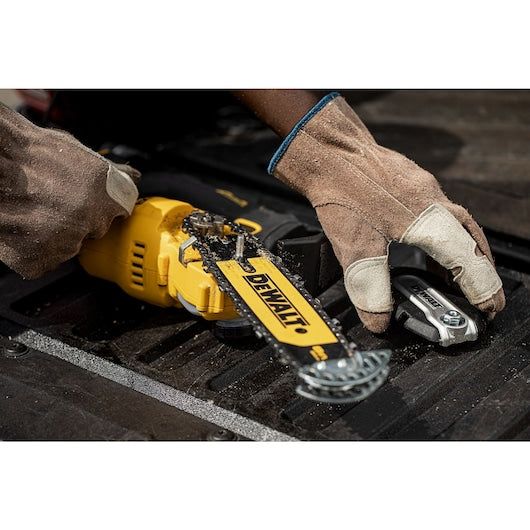 18V XR Pruning Saw – Kit with 1 x 5.0Ah Battery