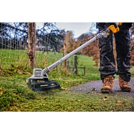 20V MAX* Brushless 14-Inch Cordless Folding String Trimmer