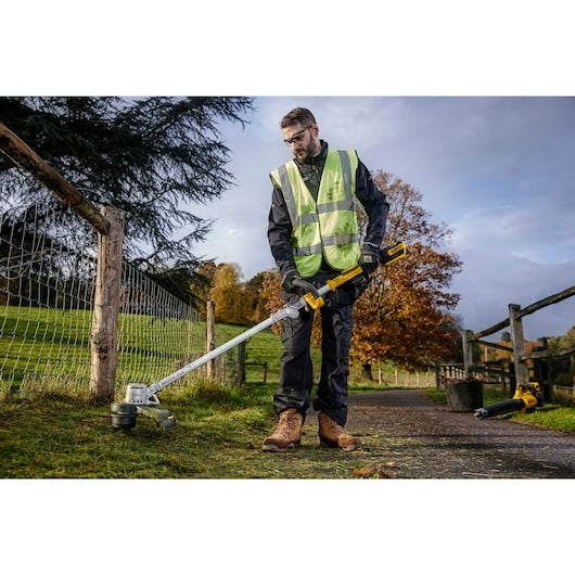 20V MAX* Brushless 14-Inch Cordless Folding String Trimmer