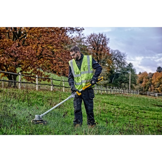 20V MAX* Brushless 14-Inch Cordless Folding String Trimmer