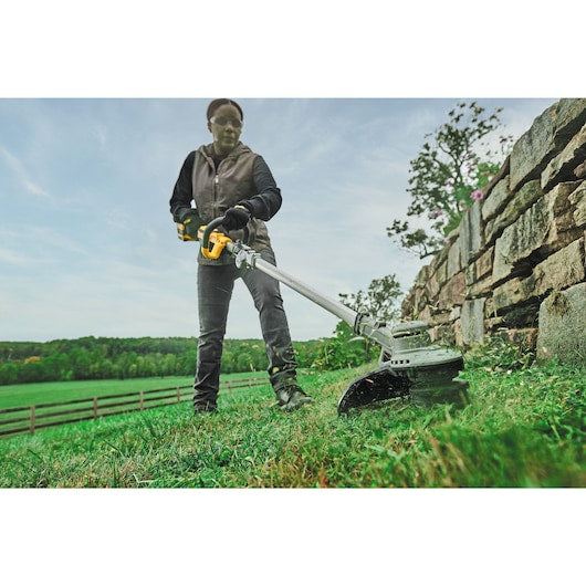 20V MAX* Brushless 14-Inch Cordless Folding String Trimmer
