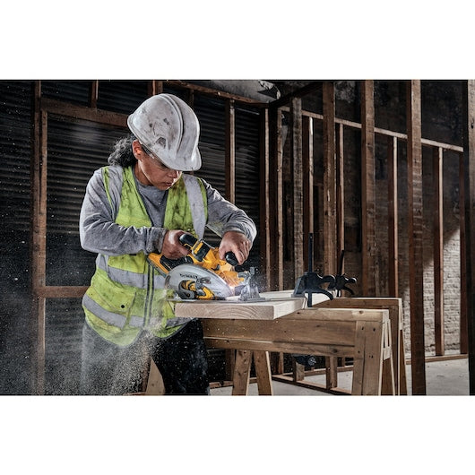 18V XR Brushless 190mm Circular Saw – 2 x POWERSTACK™ 5.0Ah Batteries